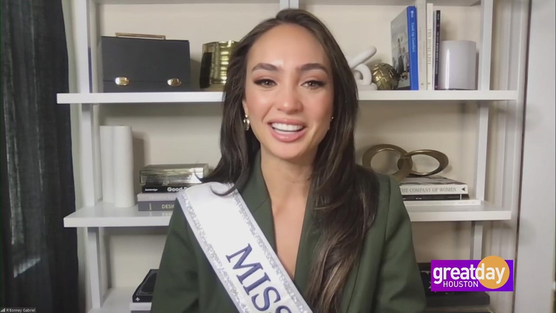 Miss Universe 2022 R’Bonney Gabriel berbicara tentang mode daur ulang dengan Magpies & Peacocks