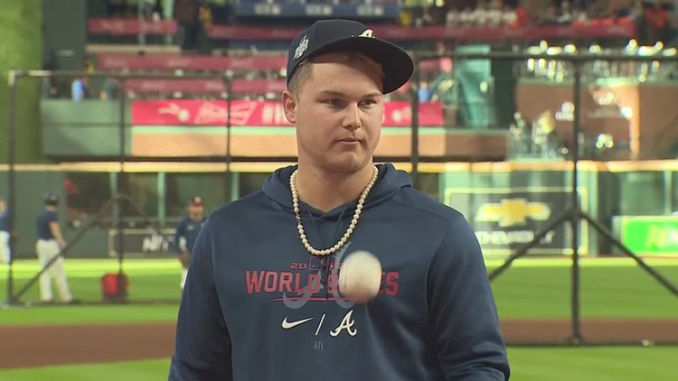 The pearls are back: Joc Pederson returns to Atlanta to face Braves, get  World Series ring – 95.5 WSB