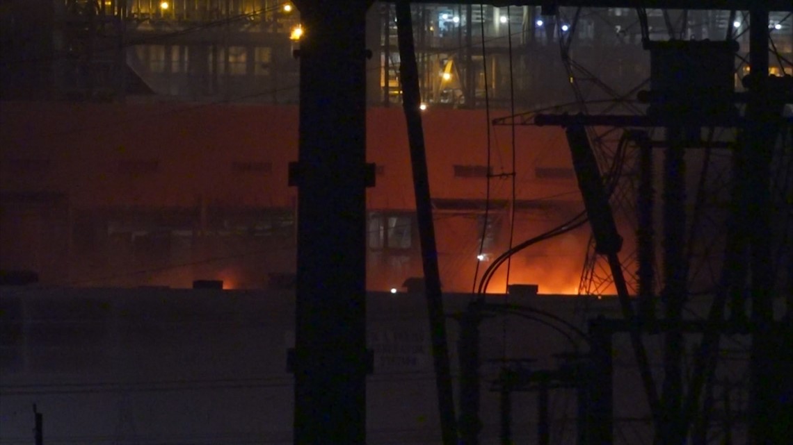 Kebakaran pabrik Fort Bend County: Api terkendali di fasilitas