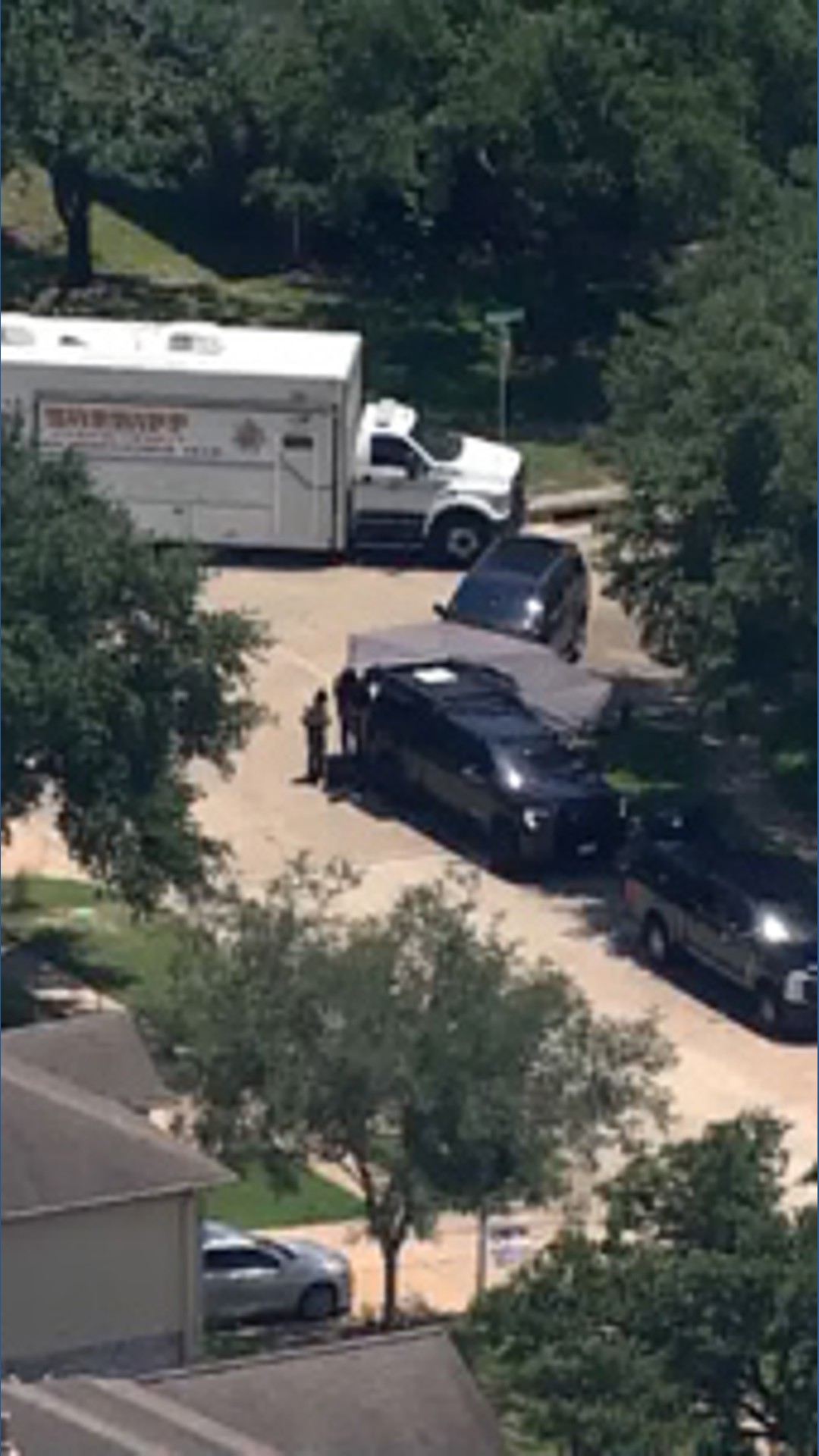 Suspect in custody after SWAT standoff in Cypress area | khou.com