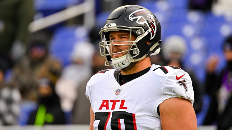 Atlanta Falcons offensive tackle Jake Matthews (70) works against the Detroit  Lions during the first half of an NFL football game, Sunday, Oct. 25, 2020,  in Atlanta. (AP Photo/John Bazemore Stock Photo - Alamy