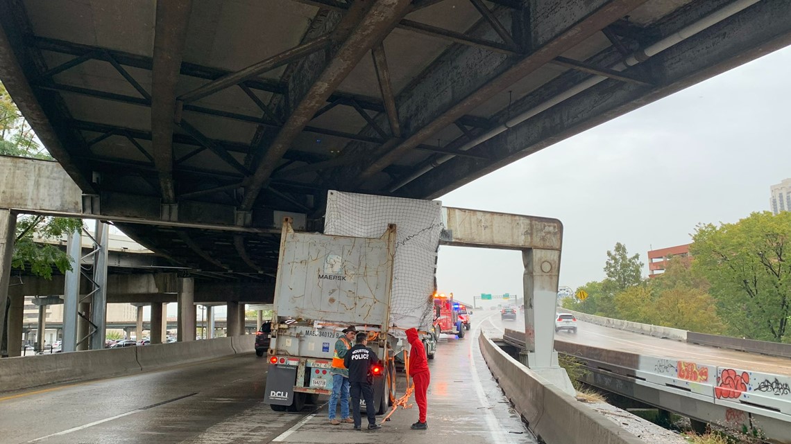 Lalu lintas Houston: Jalur utara I-45 ditutup karena kecelakaan truk