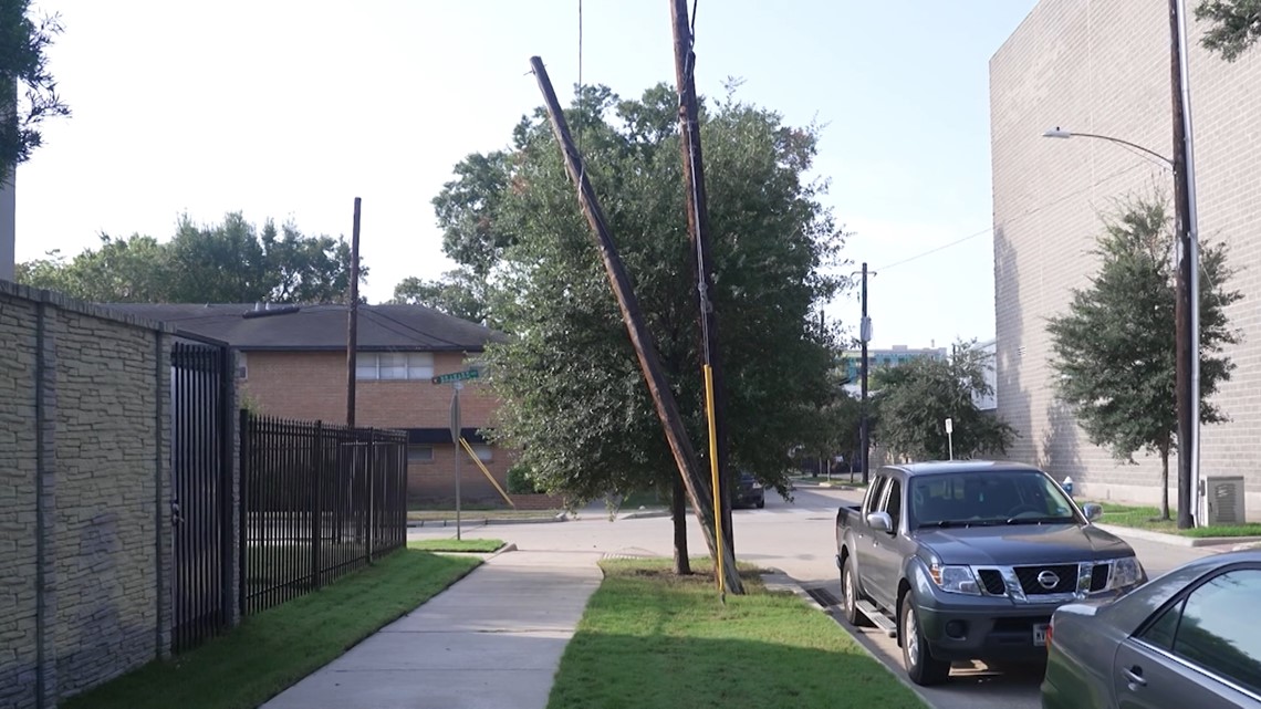 Leaning pole over sidewalk causes concern in Montrose - Vimarsana News