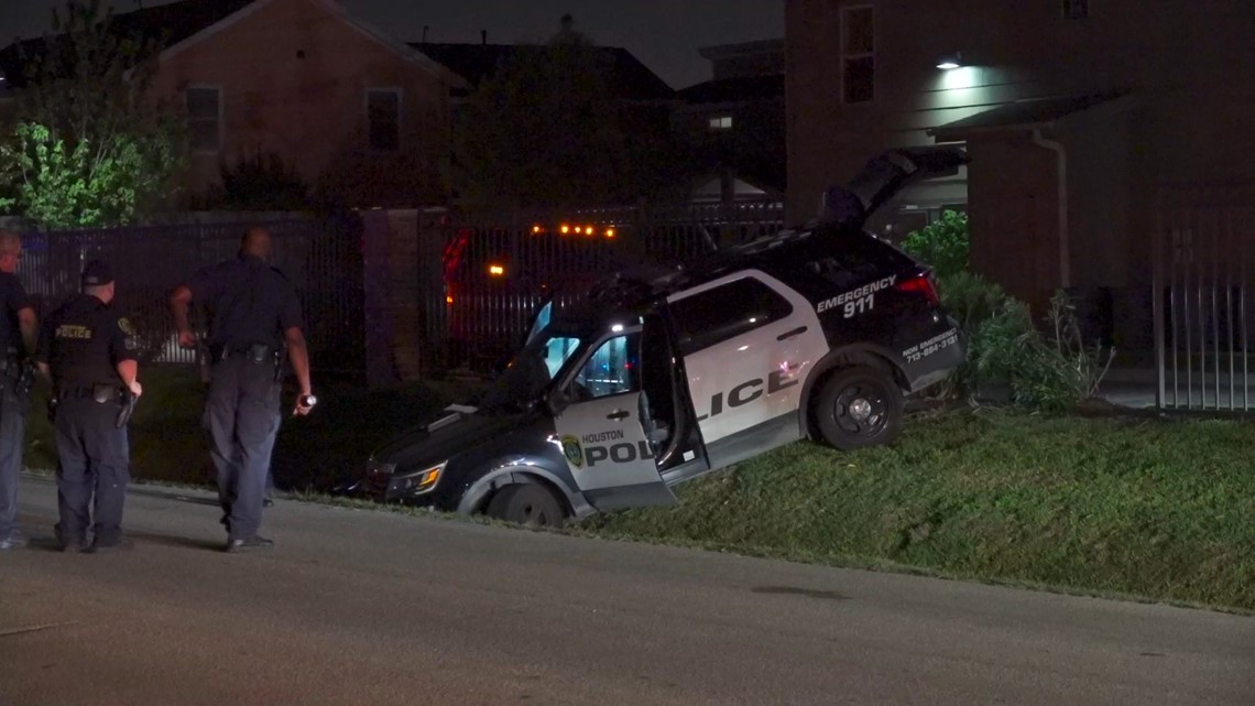 Auto theft suspect arrested after crash in N. Houston, police say ...