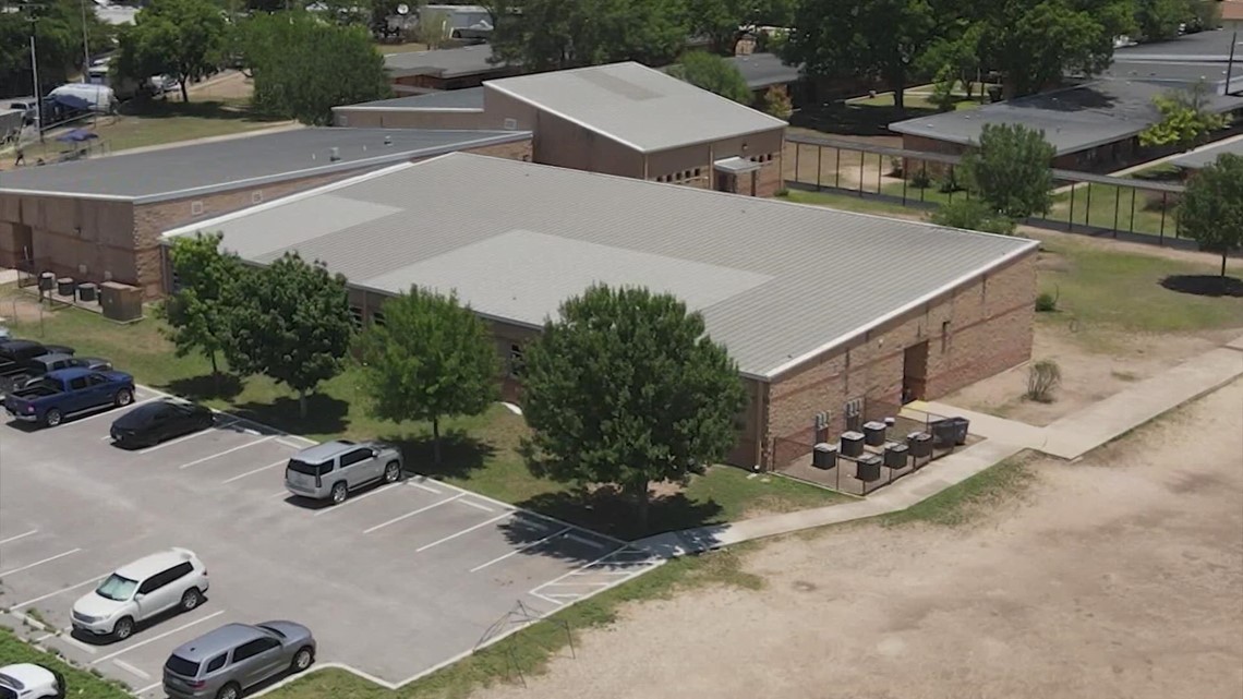 State investigative committee report: Out of 376 officers at Robb Elementary, no one took control