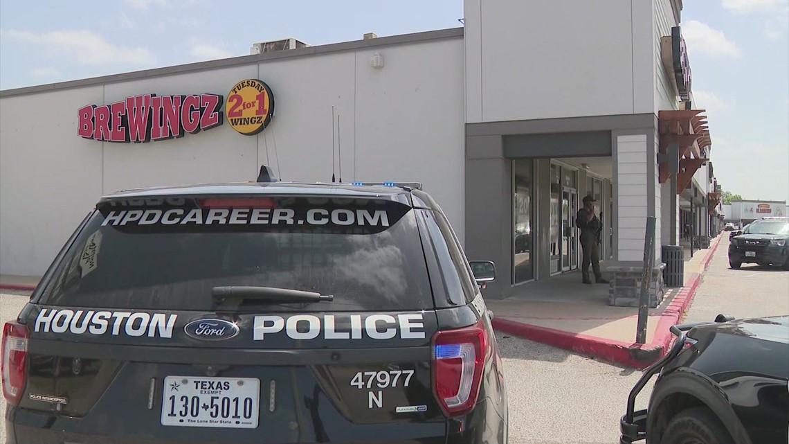 Employees escape locked freezer during robbery at BreWingZ