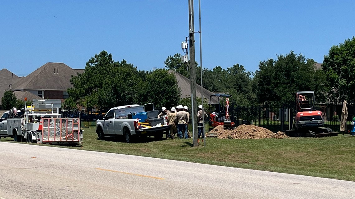 Fort Bend gas leak alerts sent to phone for rupture near Fulshear