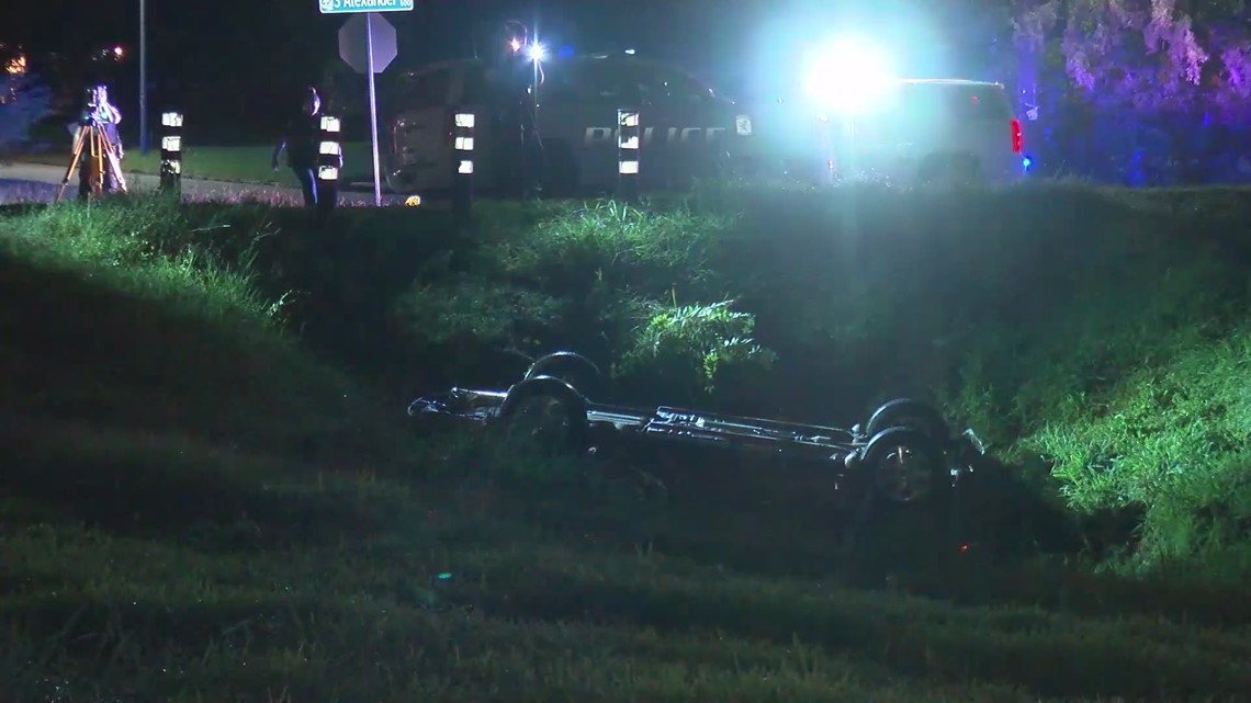 Raw: One person dead after rollover accident in Baytown | khou.com