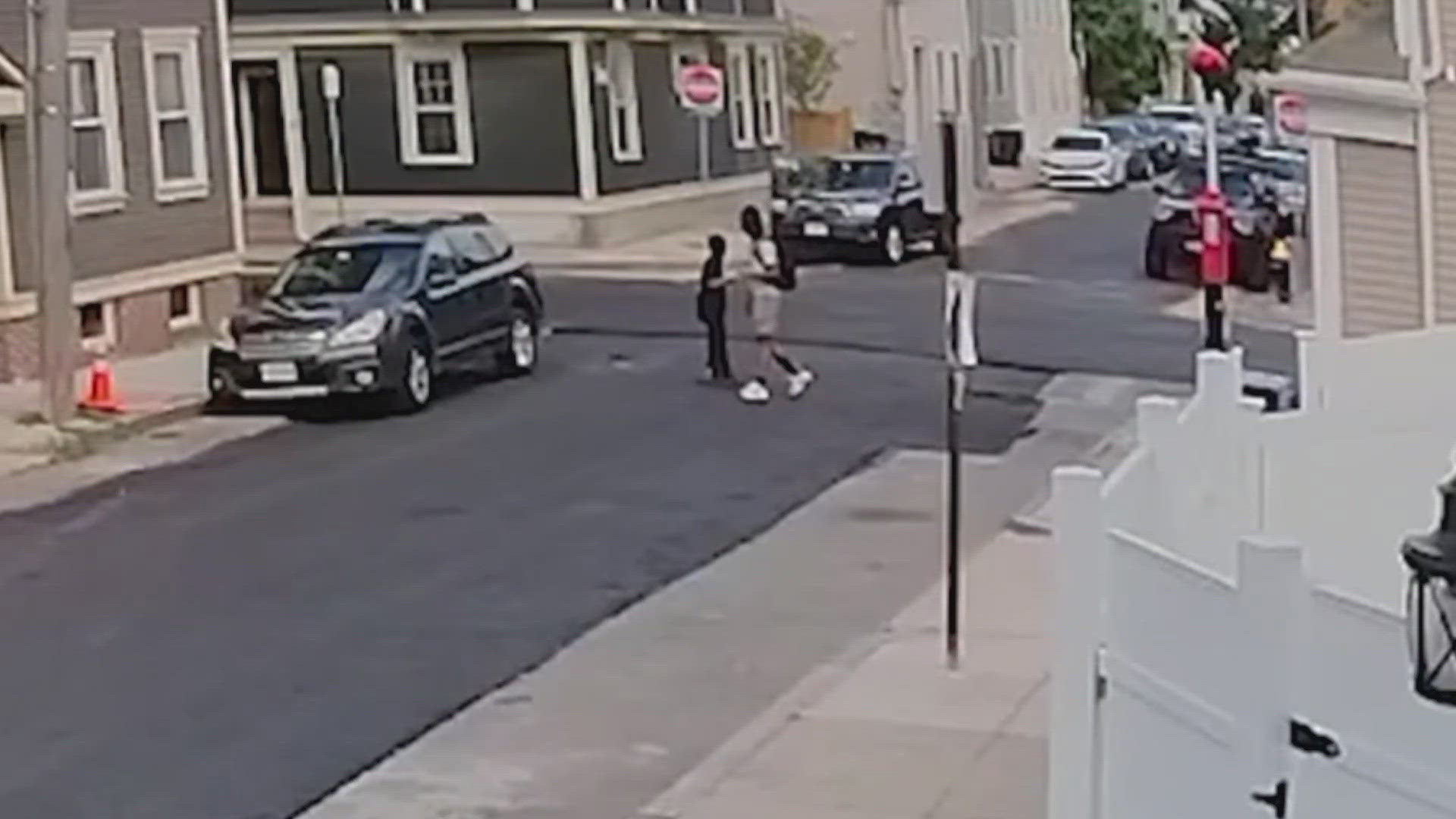 Police looking for suspects who committed armed robbery against kids ...