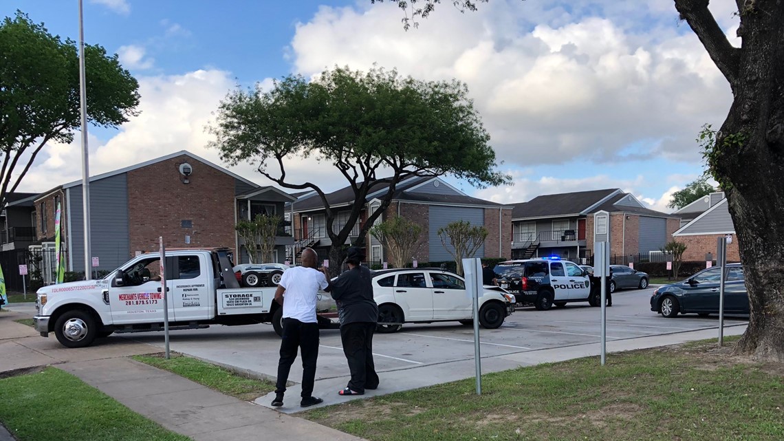 Houston, Texas, kejahatan: Pria tertembak saat perampokan;  tersangka dicari