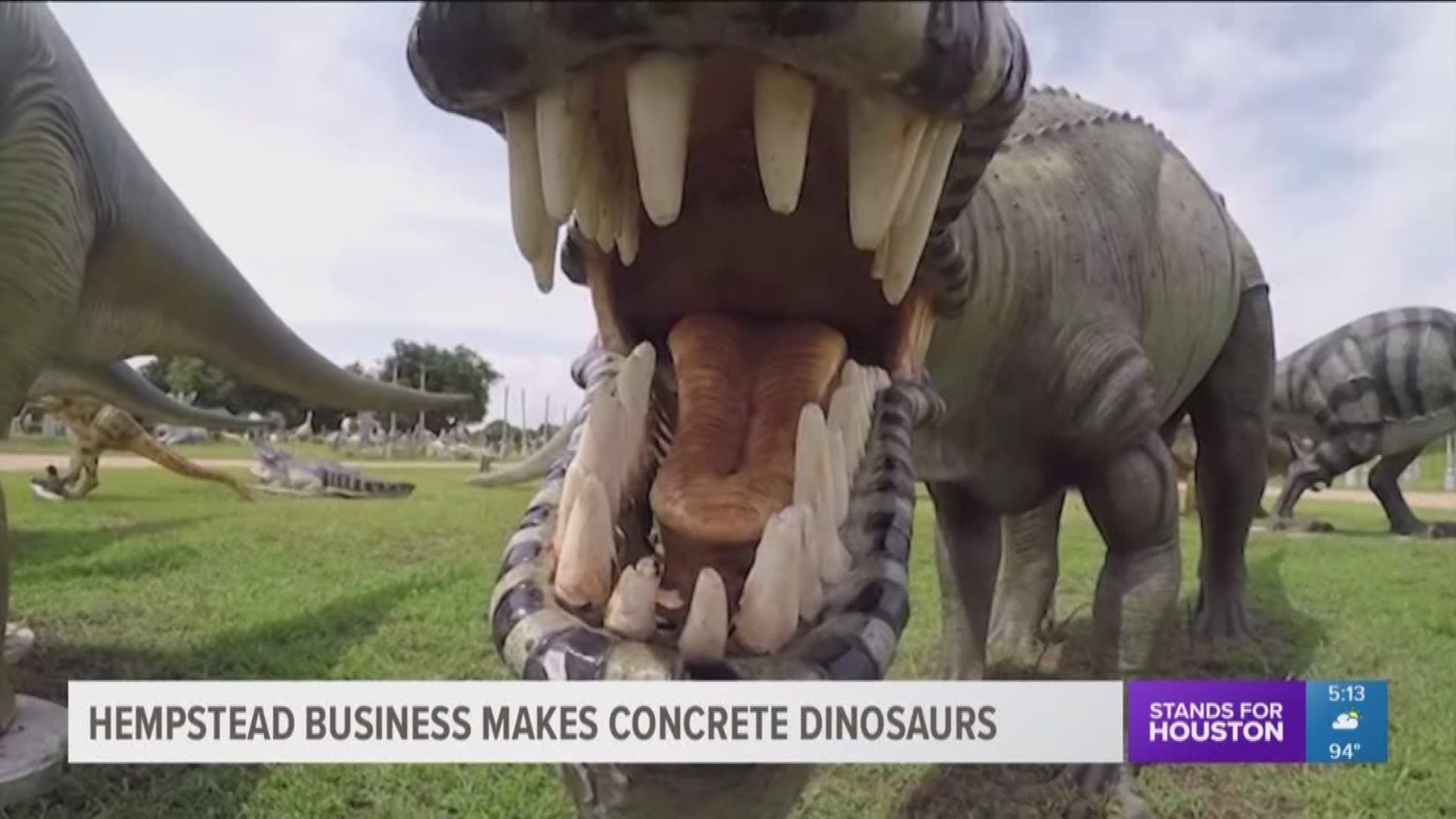proporcionar club Escultura Giant concrete dinosaurs a BIG hit for Hempstead business | khou.com