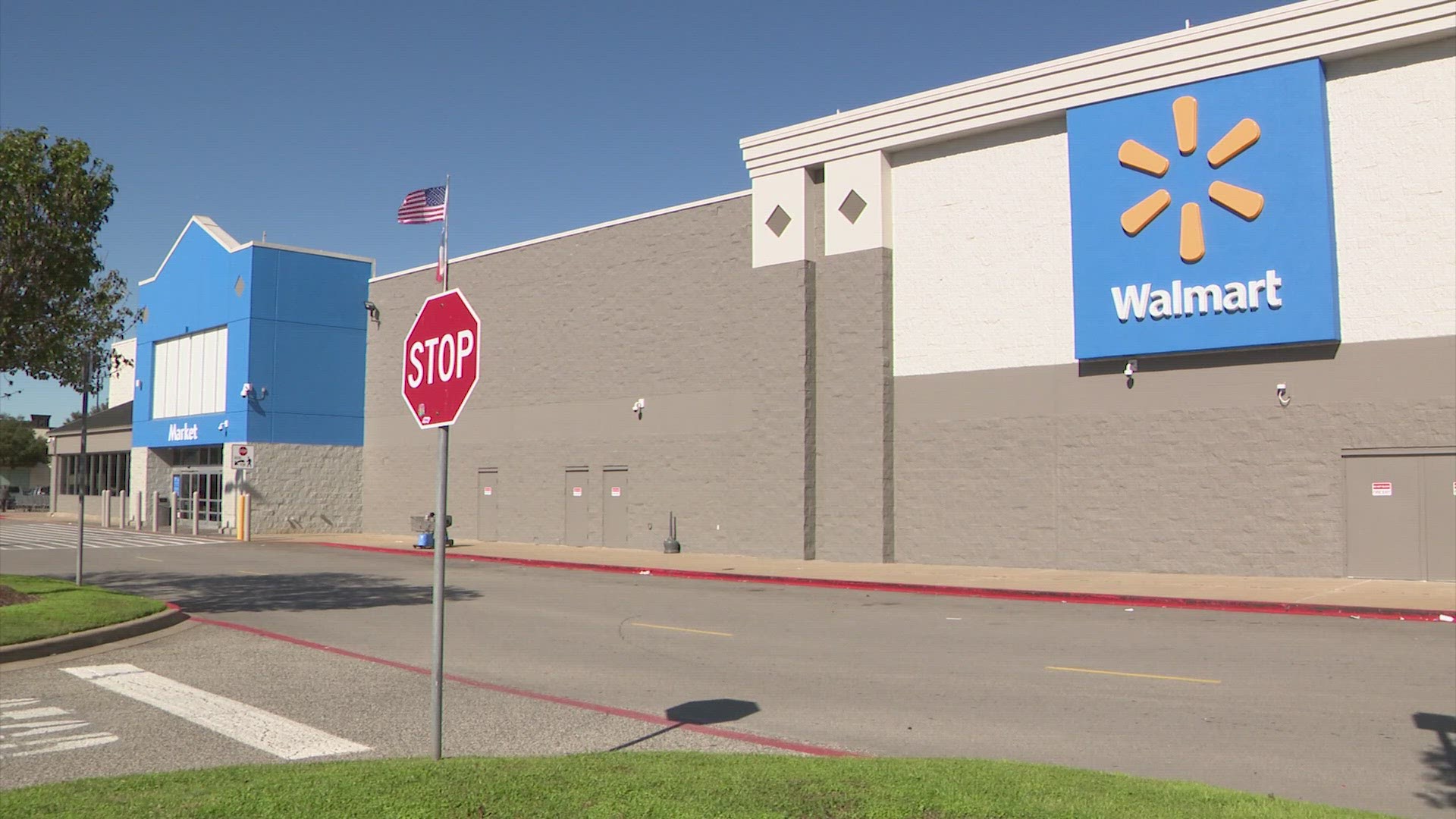 Humans and robots are working together to fill your online orders at a Walmart fulfillment center in Katy.