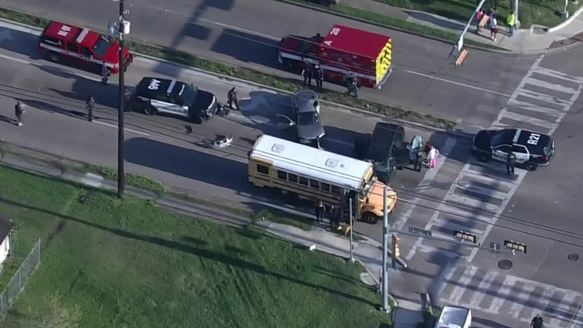 Houston ISD bus involved in crash Houston, Texas traffic