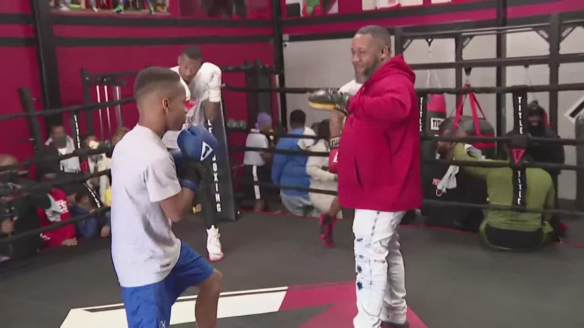 4 Corners Boxing Gym di Houston menjauhkan anak-anak dari jalanan