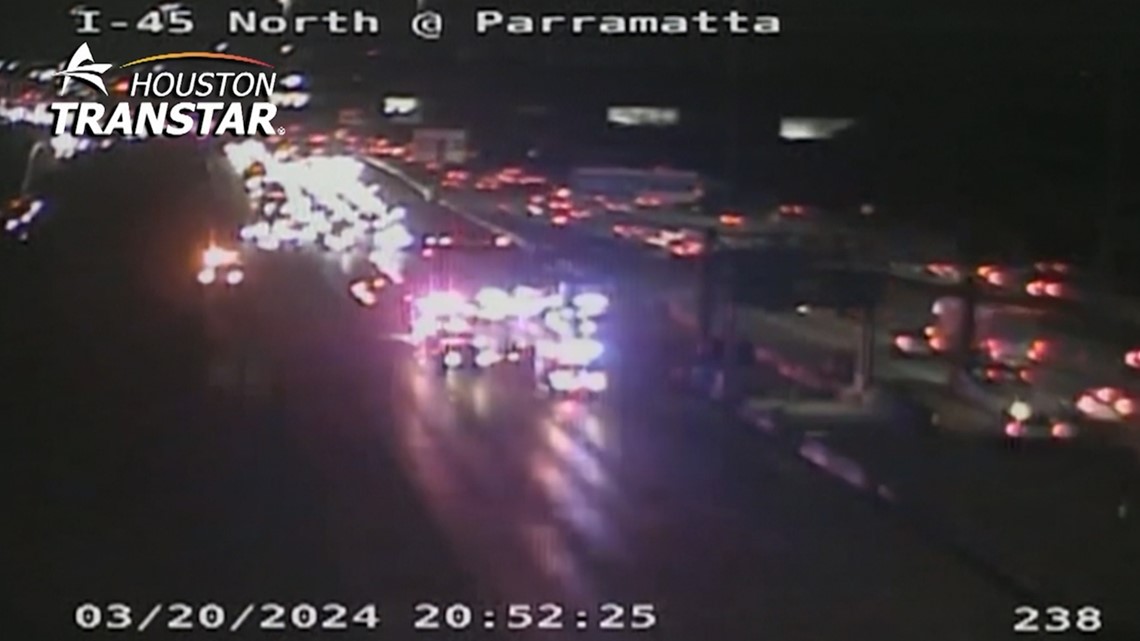 Deadly crash shuts down North Freeway in Spring area | khou.com