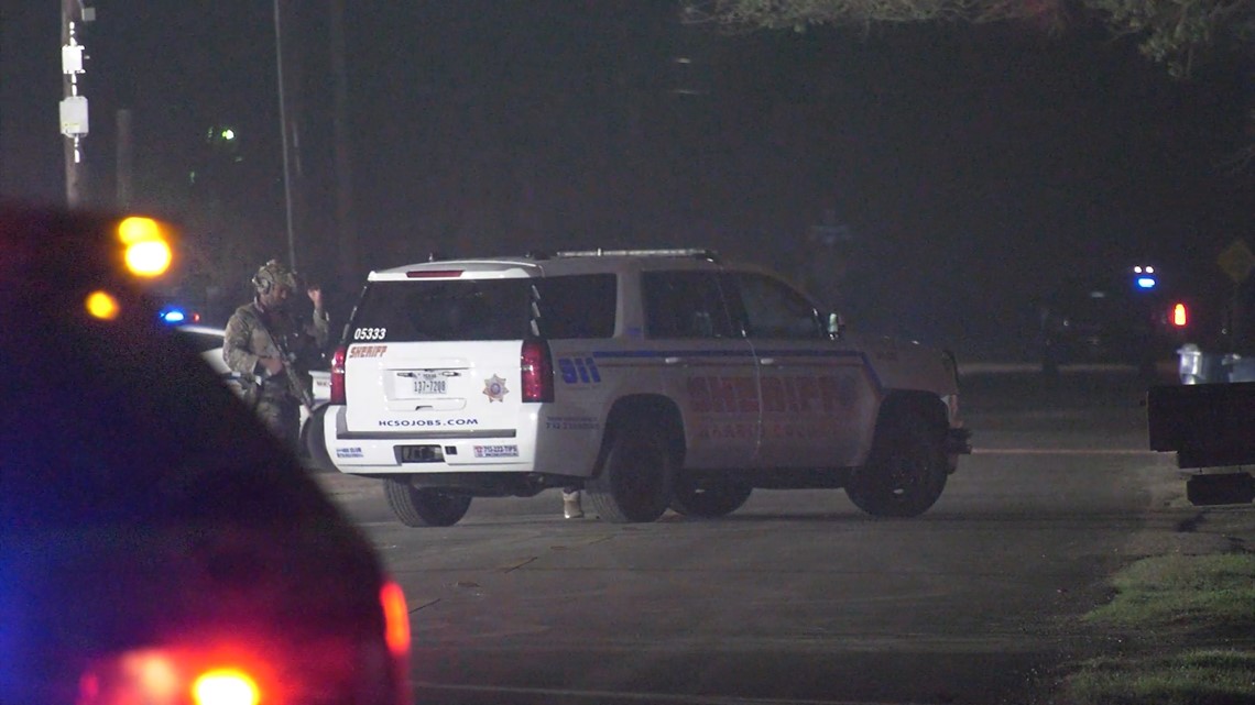 Houston crime: SWAT standoff ends after suspect escapes | khou.com