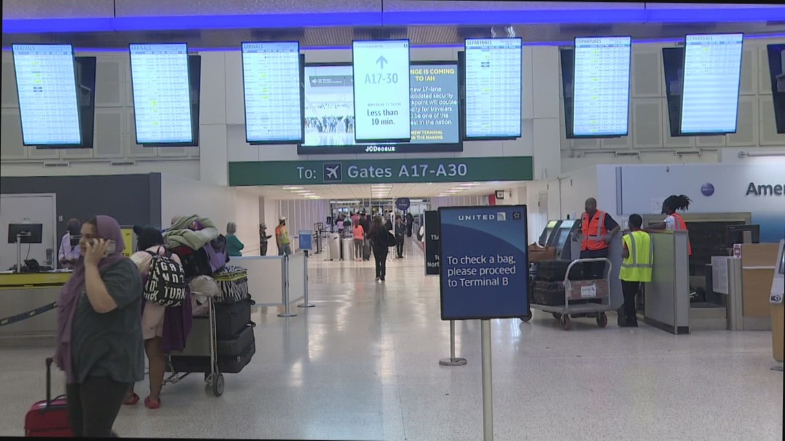 Woman accused of leaving granddaughter alone at Houston airport - Vimarsana News