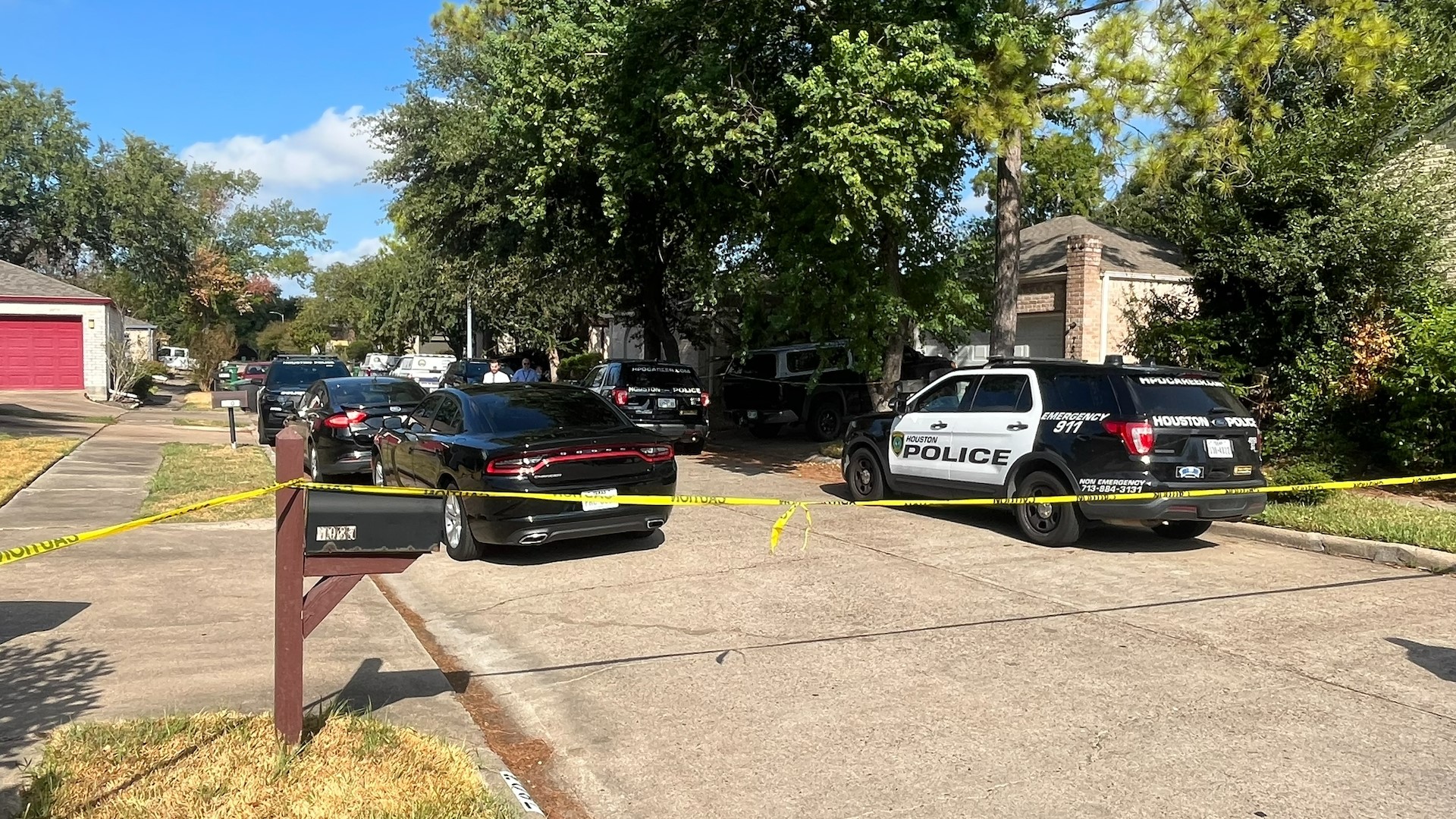 Houston woman found dead on Rollingbrook Drive | khou.com