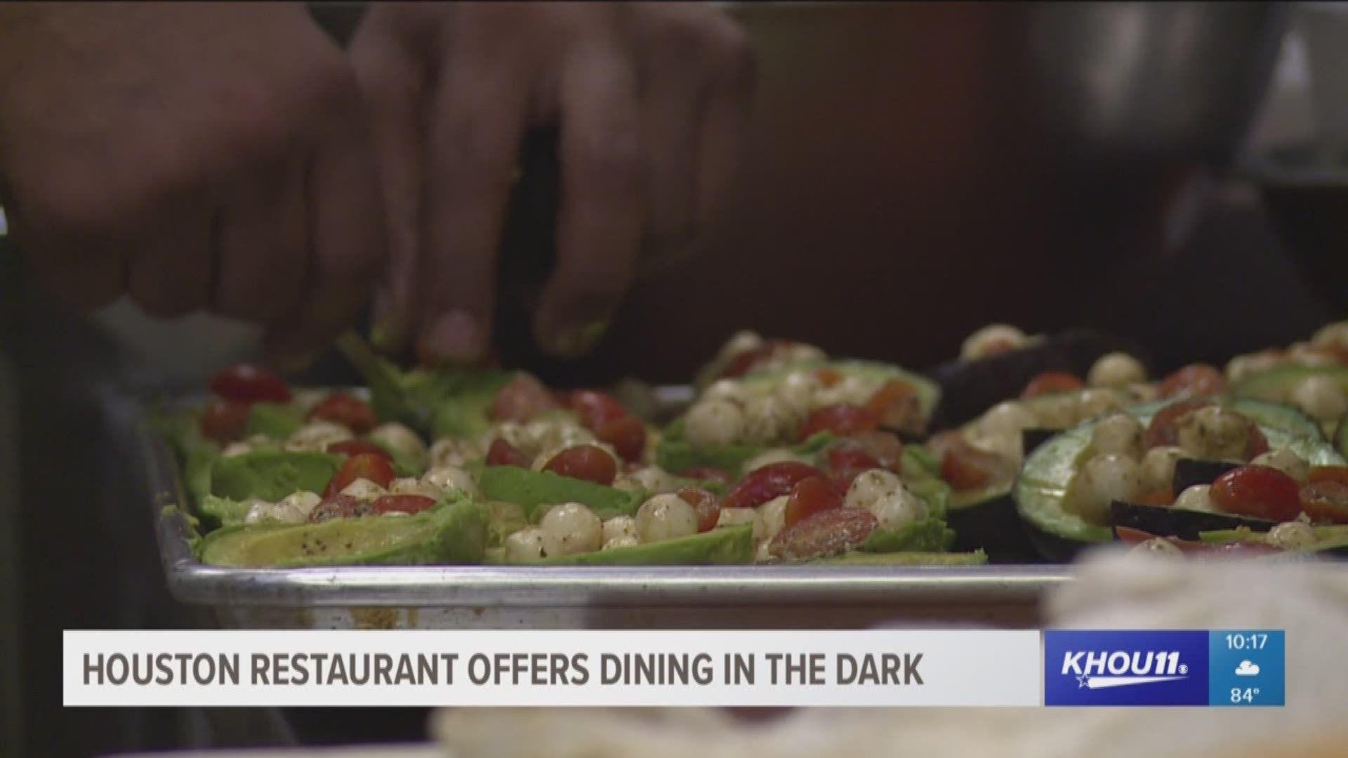 Heights area restaurant offers 'dining in the dark' | khou.com