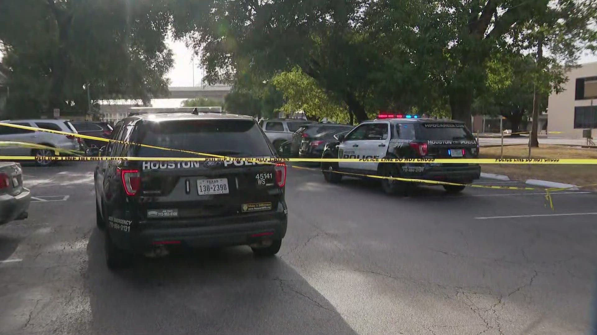 1 dead in west Houston shooting