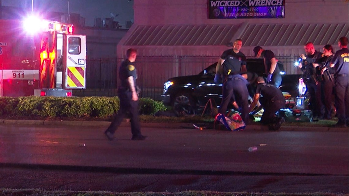 Drunk driver runs down 2 pedestrians in front of officers, HPD says - Vimarsana News