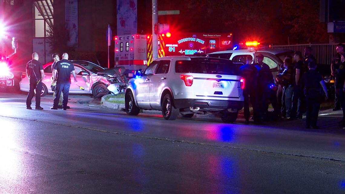 Houston crime: 2 officers injured in major crash with DWI suspect ...