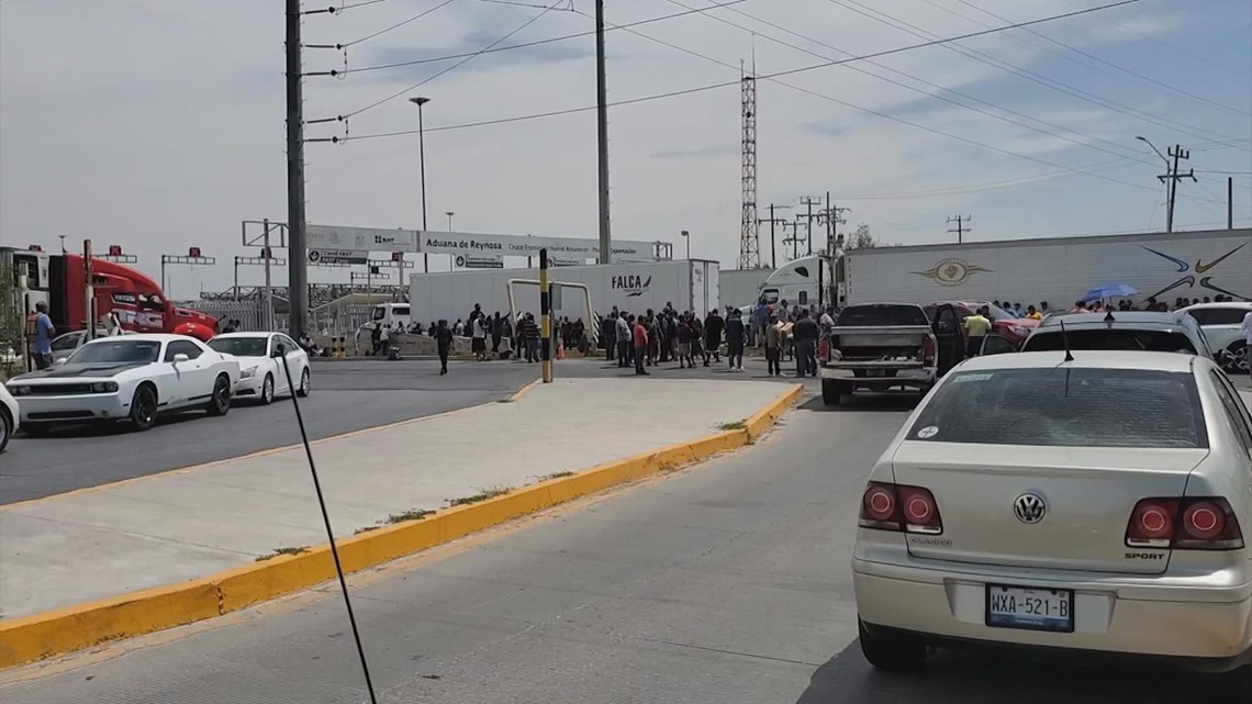 Pengemudi truk Meksiko memblokir perbatasan Texas dalam protes inspeksi