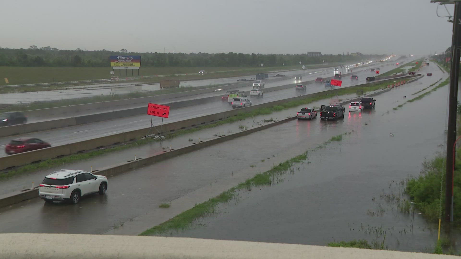 Widespread rain brought flash flood risks to the Houston area Friday morning.