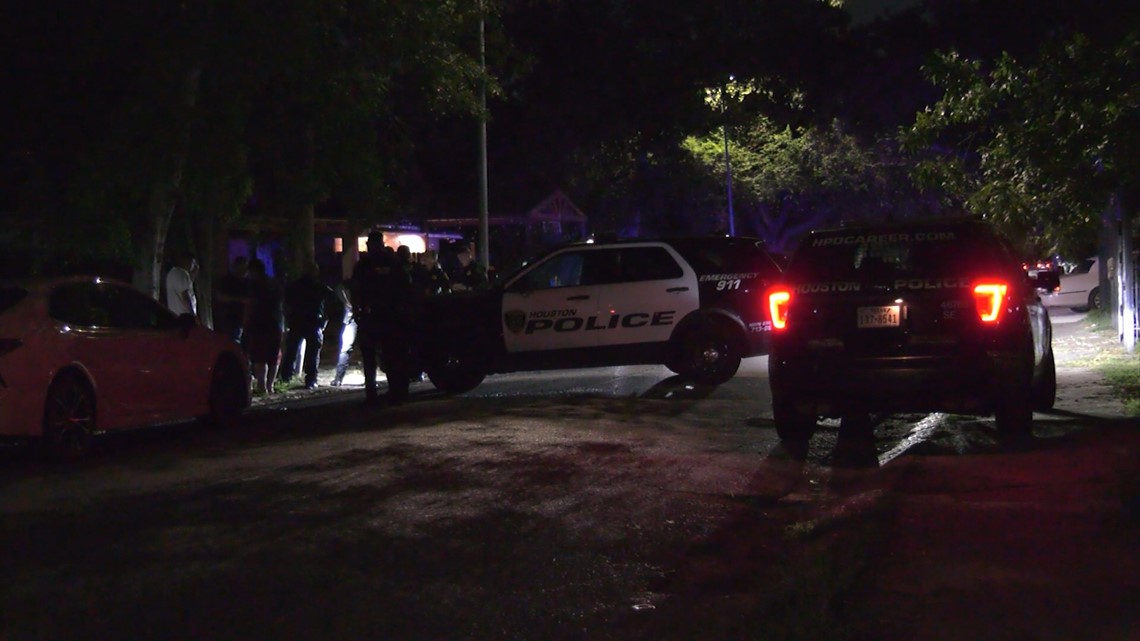 Kejahatan Houston, Texas: Gadis remaja tertembak di pinggul saat di dalam mobil