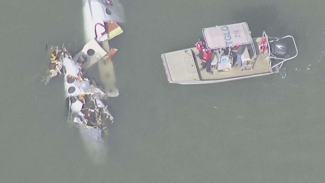 'Entirely preventable' | Veteran commercial pilot weighs in on deadly Galveston plane crash