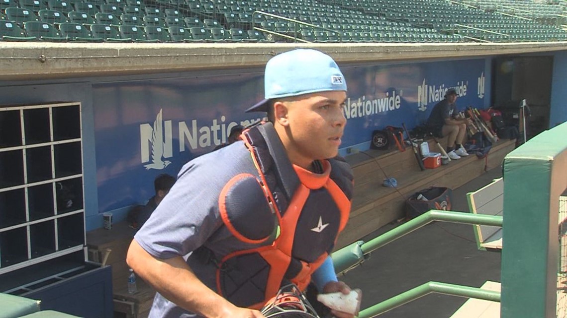 Hooks set to debut with some Astros legacies in the dugout
