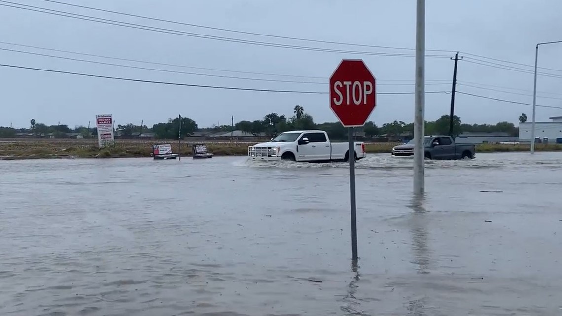 Corpus Christi roads flood, strand drivers after 2 inches of rain ...