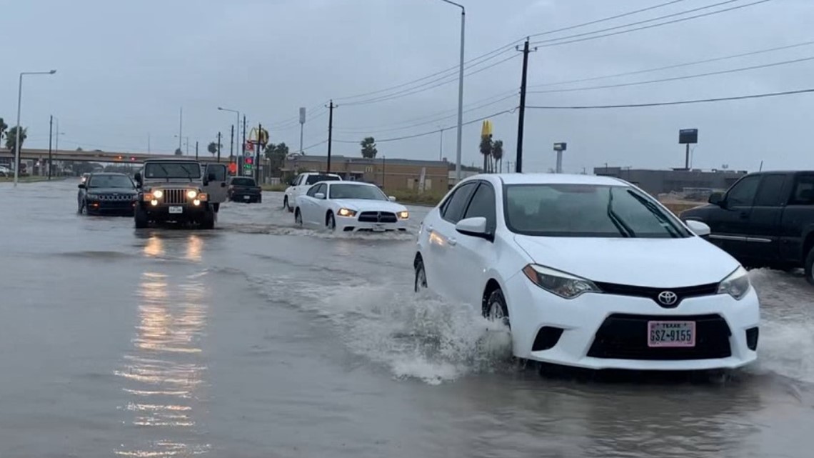 Corpus Christi roads flood, strand drivers after 2 inches of rain ...