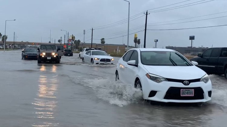 Corpus Christi roads flood, strand drivers after 2 inches of rain