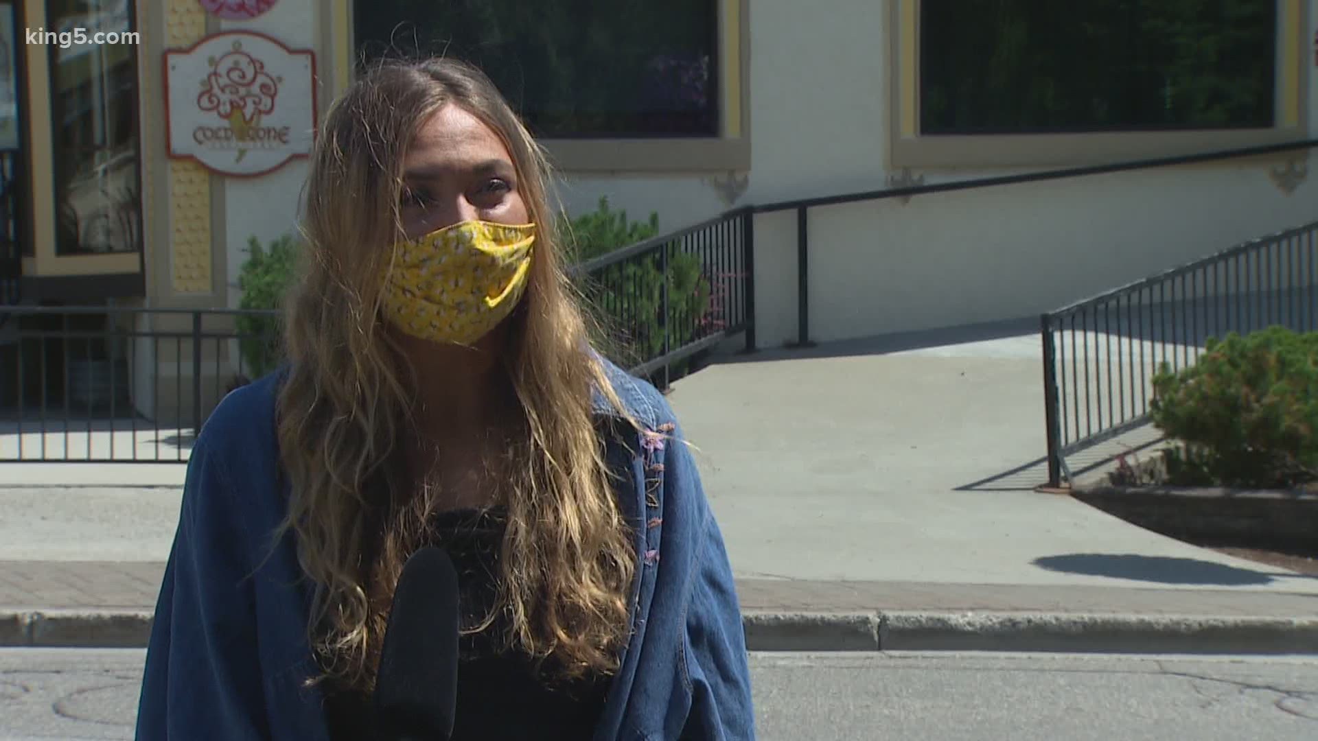 After a teenage girl tried coming into Cold Stone Creamery in Leavenworth without a face mask and was refused service, the girl's mother had it out with an employee.