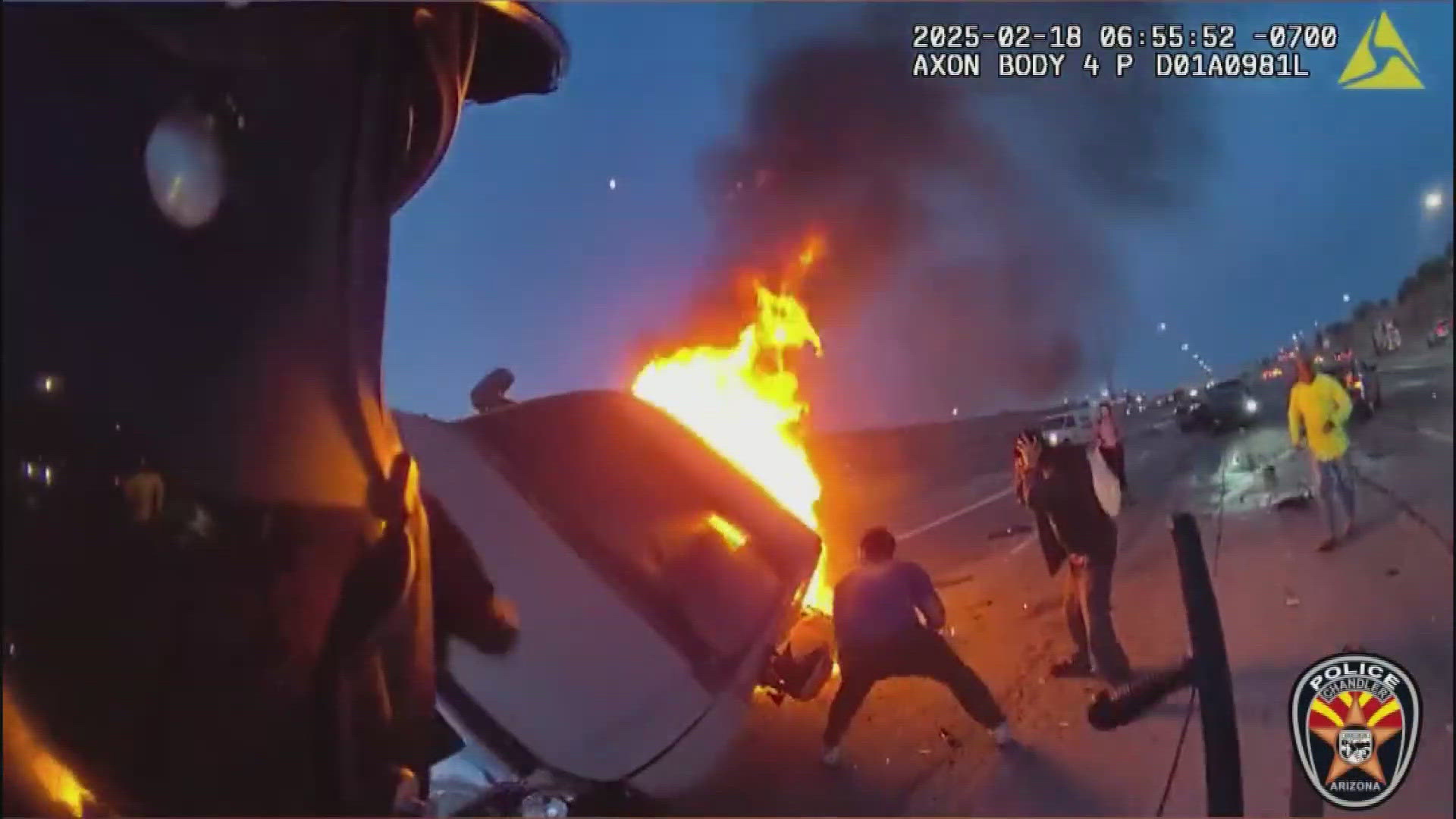 Officer, firefighter rescue driver after fiery crash in Arizona | khou.com
