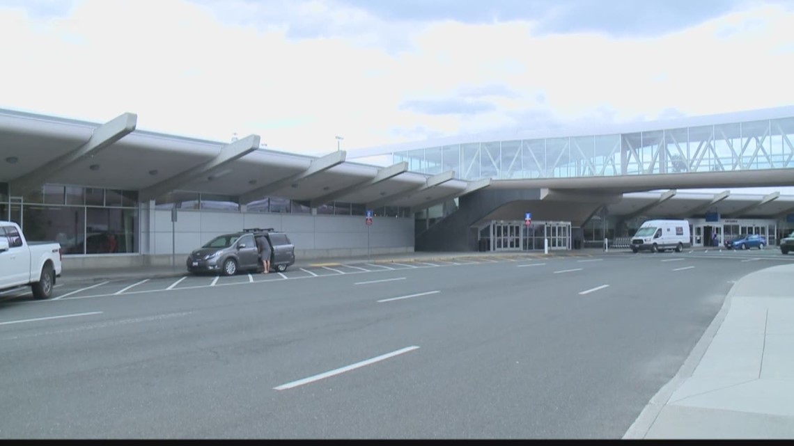 Are people wearing masks at Spokane International Airport