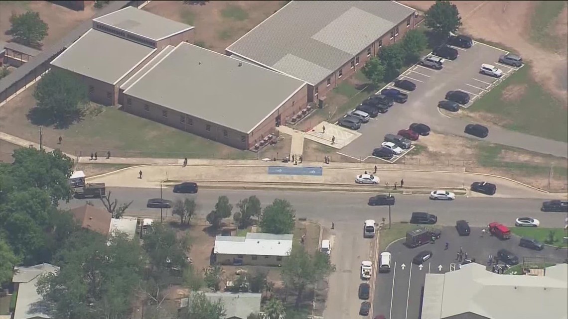5 Texas DPS officers to be investigated in Uvalde shooting response - Vimarsana News