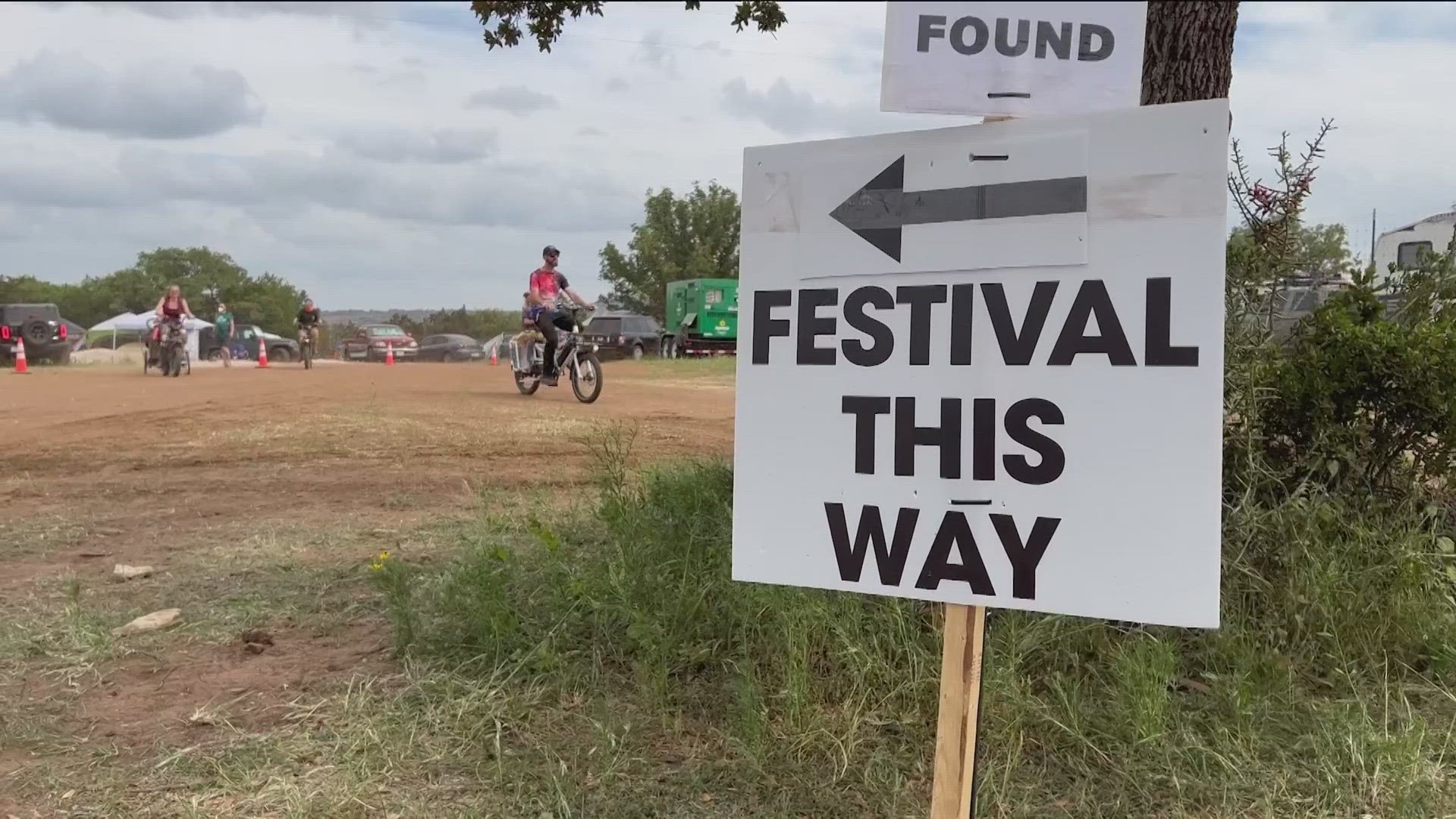 A number of users on social media claimed that some music artists had pulled out of the festival, campsites lacked space and that there was no on-site will call.
