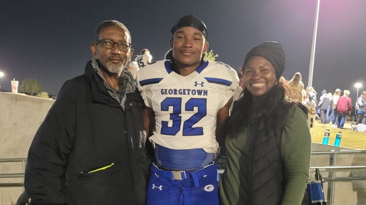 Georgetown father and son share final high school football game together