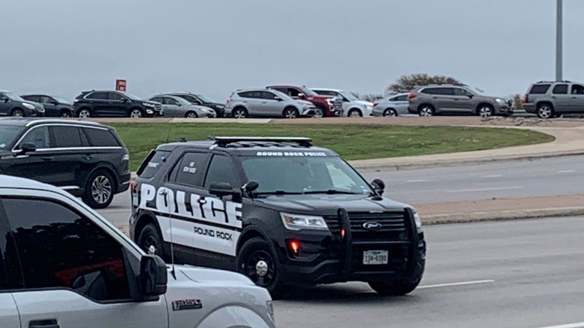 Polisi Texas DPS menembak, membunuh wanita di Round Rock Cracker Barrel setelah mengejar mobil