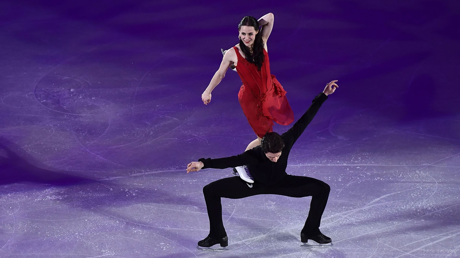 PHOTOS Figure skaters show off craziest moves during Olympics gala