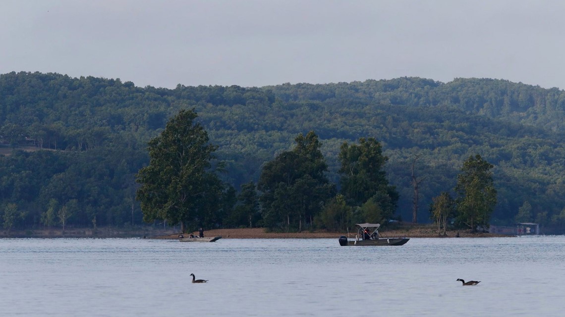 Missouri duck boat raised from the bottom of Table Rock ...