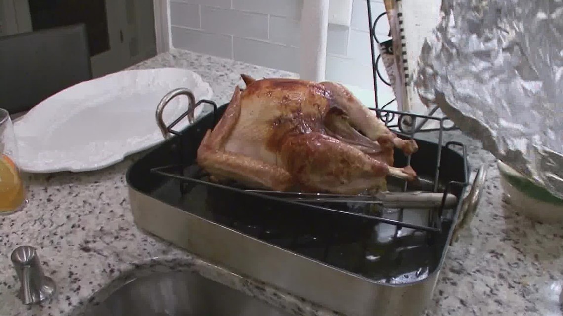 Kiat Thanksgiving: Haruskah Anda mencuci kalkun sebelum memasaknya?