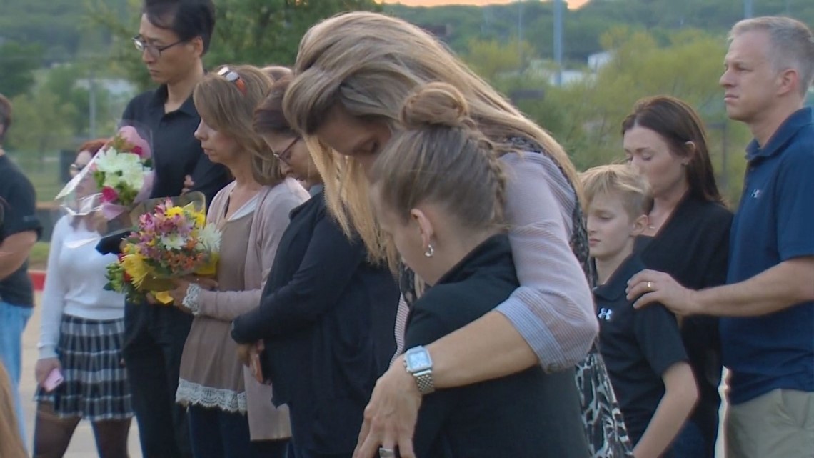 Community mourns mom, daughter killed in crash | khou.com