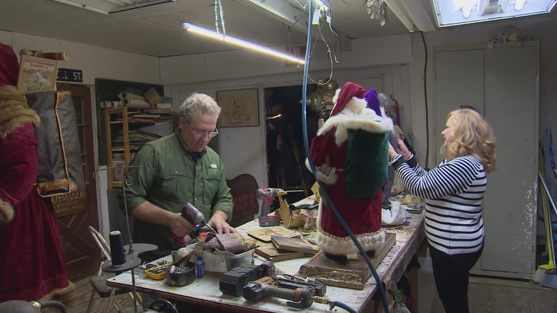 McKinney couple make handcrafted Santas in their own toy shop - Vimarsana News