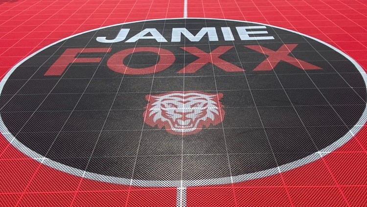Jamie Foxx gifts new basketball court to his Texas hometown