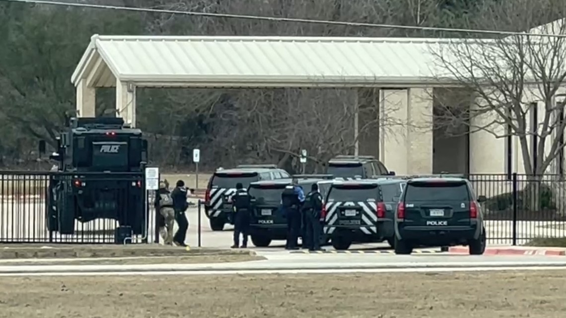 Gunman takes hostages at Colleyville, Texas, synagogue - Vimarsana News