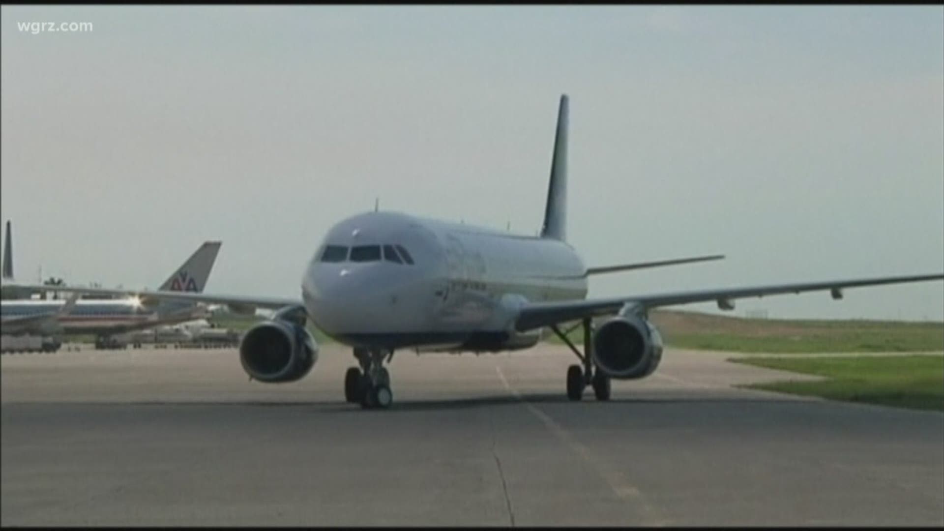 Senator Schumer Pushes For Family Seating On Airlines