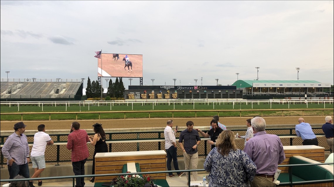 Fans celebrate ‘style’ as Churchill Downs spring meet begins